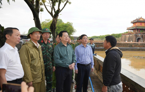 Phó thủ tướng Chính phủ Mai Văn Chính kiểm tra công tác khắc phục mưa lũ tại Huế