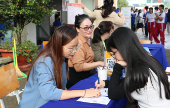 Hơn 3.000 học sinh THPT hào hứng trải nghiệm AI, khám phá sở thích nghề nghiệp