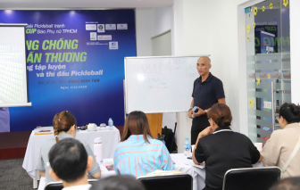 Trọng tài quốc tế Phạm Duy Long huấn luyện lớp đào tạo trọng tài Pickleball