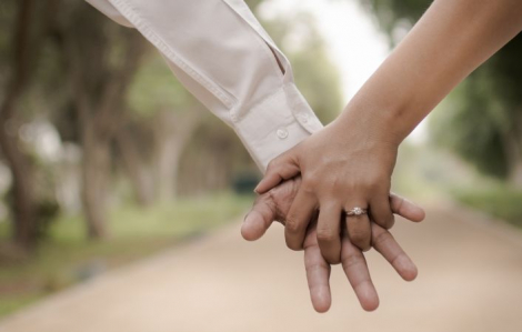 Vợ tôi không muốn theo chồng