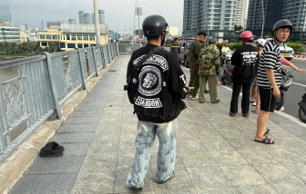 Nam sinh để lại dép, xe máy nhảy xuống cầu Thủ Thiêm 1 sau khi bị lừa 200 triệu đồng