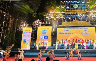 Cần Thơ khai mạc lễ hội Oóc Om Bóc - Đua ghe Ngo kéo dài trong 2 ngày