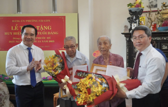 TPHCM trao Huy hiệu 80 năm tuổi Đảng, tri ân những đảng viên lão thành