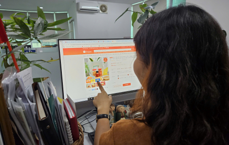 Ốp lưng điện thoại, bánh tráng phơi sương... được tìm kiếm nhiều nhất trên các sàn thương mại điện tử