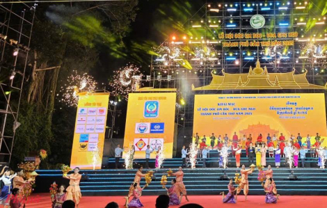 Cần Thơ khai mạc lễ hội Oóc Om Bóc - Đua ghe Ngo kéo dài trong 3 ngày