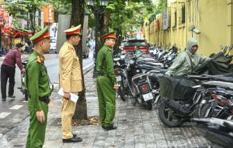 Công an Hà Nội đồng loạt kiểm tra việc chấp hành pháp luật giao thông của học sinh