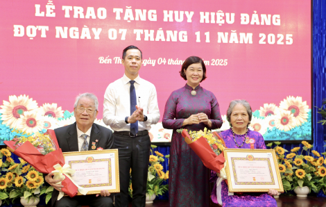 Phường Bến Thành: Tri ân đảng viên lão thành, tiếp bước tinh thần Cách mạng Tháng Mười Nga