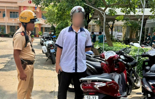 CSGT vào tận trường xử lý học sinh đi xe máy trên 50 phân khối