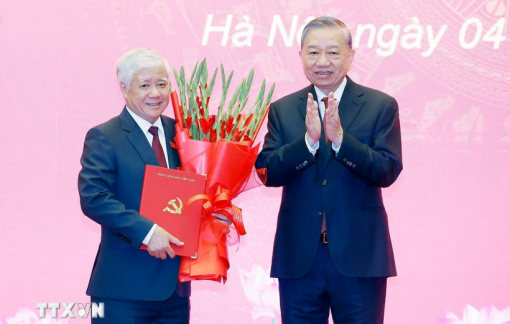 Tổng bí thư trao quyết định chỉ định Phó bí thư thường trực Đảng ủy Quốc hội
