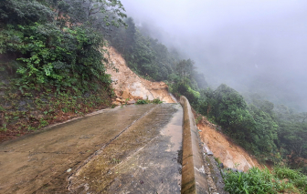 Mưa TP Huế hứng lượng mưa lịch sử, đường lên đỉnh Bạch Mã sạt lở kinh hoàng