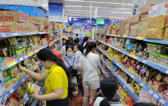 Saigon Co.op bình ổn giá cùng người dân miền Trung vượt bão