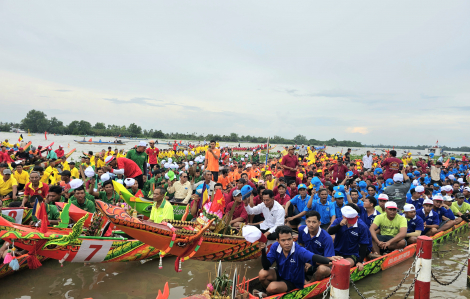 Người dân An Giang náo nức xem đua ghe ngo