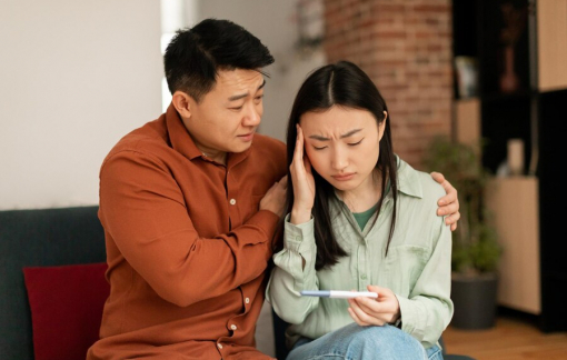 Ai chịu đựng ai?