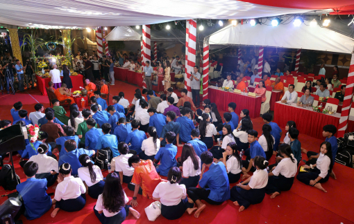 Cần Thơ tổ chức lễ Cúng Trăng cầu mùa màng bội thu và giữ phong tục đồng bào Khmer