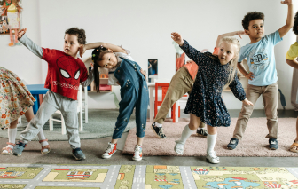 Ai đáng bị phạt tiền vì ép con học?