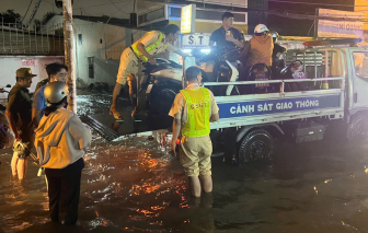 Nhiều tuyến đường tại TPHCM ngập ngang sông