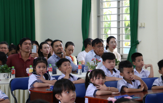 Khi phụ huynh đi học lớp Một cùng con