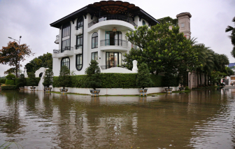 Triều cường tấn công các biệt thự "triêu đô" ở Thảo Điền