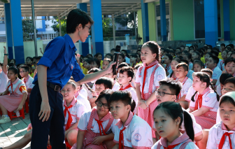 TPHCM: Nhiều trường cho học sinh về sớm để tránh ảnh hưởng của bão
