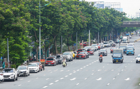 Dừng đỗ xe tràn lan sai quy định ở sân bay, nhiều tài xế bị cảnh sát xử lý