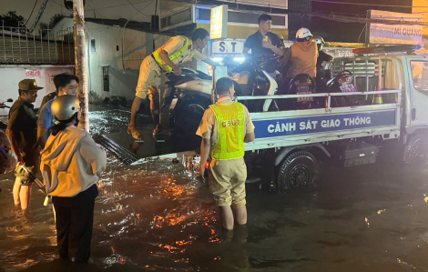 Nhiều tuyến đường tại TPHCM ngập ngang sông