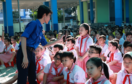 TPHCM: Nhiều trường cho học sinh về sớm để tránh ảnh hưởng của bão