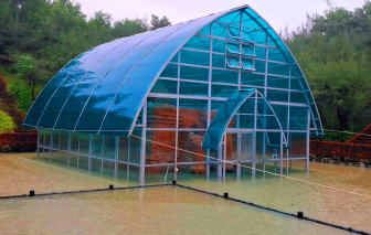 Nước lũ nhấn chìm ngôi tháp Chăm cổ được công nhận kỷ lục thế giới ở Huế