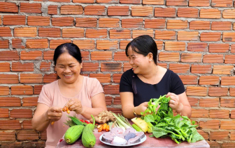 Về ăn cơm với mẹ