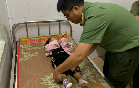 Công an xã vượt hơn 45km đường rừng trong đêm mưa bão đưa bé gái 3 tuổi đi cấp cứu
