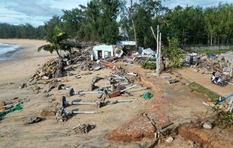 Xót xa cảnh tan hoang ở Quảng Ngãi sau bão số 13