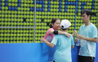 'Không sao đâu em, để anh lo', 'Mẹ từ từ thôi': Những bài học yêu thương trên sân Pickleball