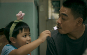 Con không làm bác sĩ thì ba mẹ vẫn thương con!