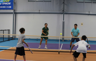 Vận động viên háo hức trước giờ khai mạc giải Pickleball báo Phụ nữ TPHCM