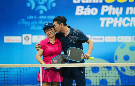 Màn thay đổi chiến thuật đưa vợ chồng Thiên Uy - Hồng Yến lên ngôi 'Đôi vợ chồng trên 45'