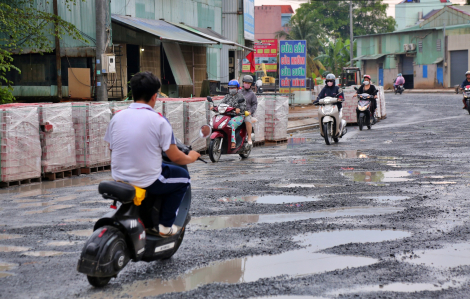 Đường Lò Lu lầy lội, học sinh chật vật đến trường