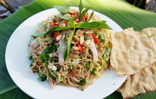 Gỏi bắp chuối ngoại làm