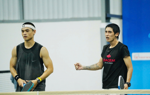 Ca sĩ Tronie và người mẫu Rin AT vô địch 'Đôi nam người nổi tiếng' trong trận cầu nghẹt thở