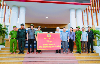 Bộ Công an hỗ trợ 20 tấn lương thực, hàng hóa cho 300 hộ dân vùng bão ở Đắk Lắk