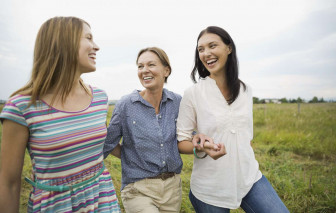 Con gái thần tượng người tình cũ của chồng