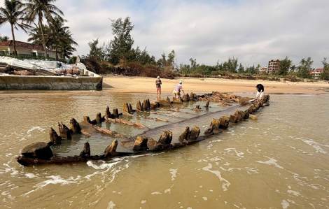Điều đặc biệt về xác tàu cổ nổi lên ở Hội An sau bão số 13