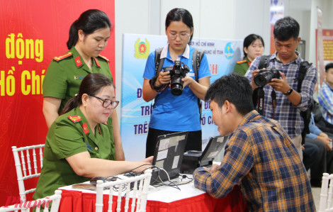 Xây dựng Đảng không chỉ là chỉnh đốn để trong sạch mà còn là kiến tạo để phát triển