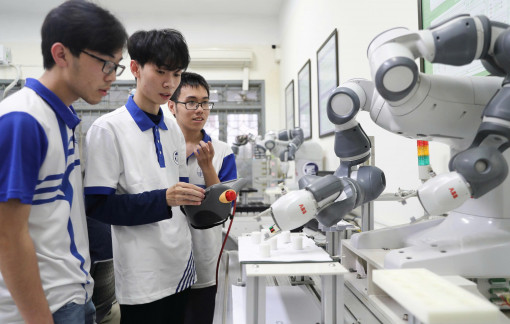 Đại học Quốc gia Hà Nội đẩy mạnh hợp tác quốc tế về AI