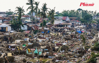 Cận cảnh bão Phượng Hoàng khiến Philippines xơ xác, 1 triệu người bỏ nhà đi sơ tán