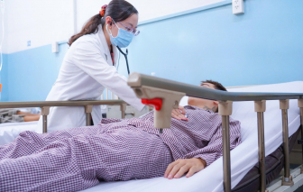 TPHCM: số người ngộ độc sau ăn bánh mì tiếp tục tăng