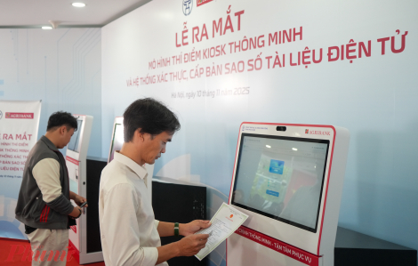 Cận cảnh máy tích hợp AI tự công chứng xác thực cho người dân