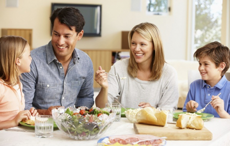 Có nên nói thật với con về kinh tế gia đình?