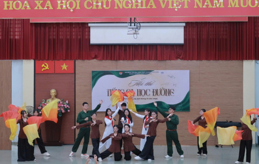 Ngày 20/11, nhiều trường mong được thay hoa bằng học bổng, sách vở cho học sinh