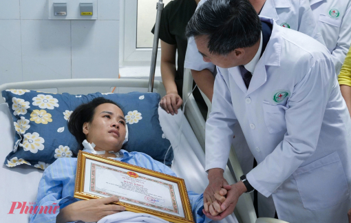 Nữ điều dưỡng bị đâm 11 nhát phải châm cứu phục hồi thần kinh