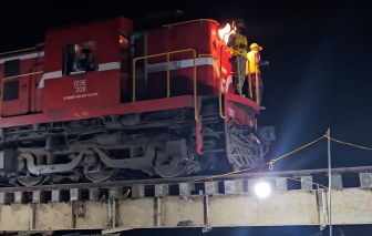 Thông tuyến đường sắt Bắc - Nam sau 4 ngày bị gián đoạn do bão số 13