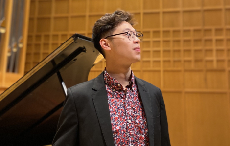 Chàng trai gen Z ở Mỹ dạy người nước ngoài hát ‘Trống cơm’ bằng tiếng Việt